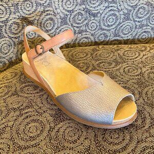 Dansko - Cass Platino/Tan - Multiple Sizes (NEW W/ BOX)